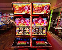 Người hâm mộ xem trận bóng đá và đặt cược trực tuyến trên 68game